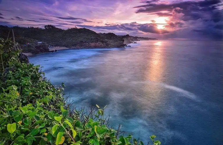 wisata pantai nglimun di gunungkidul