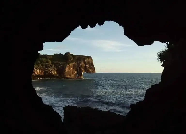 wisata pantai njanganan gunungkidul