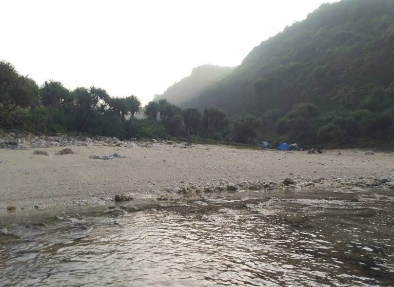 wisata pantai nglangkap gunungkidul