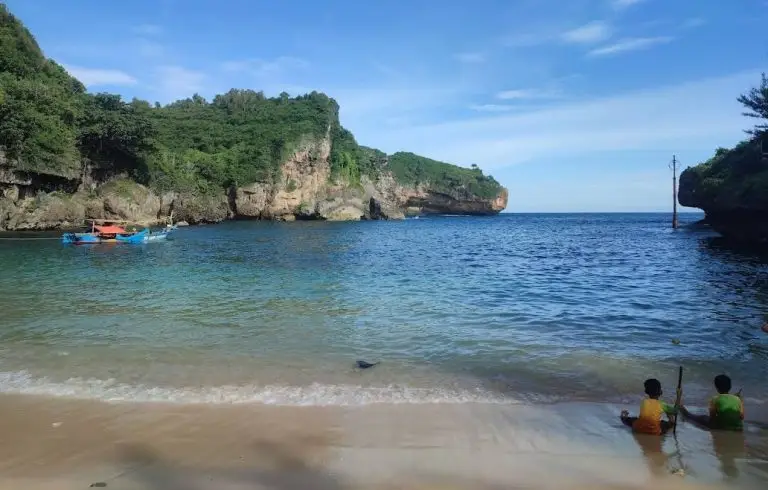 wisata pantai gesing gunungkidul