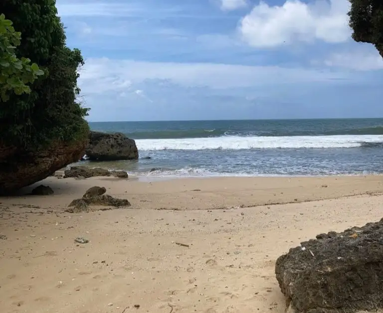 wisata pantai ngunggah gunungkidul