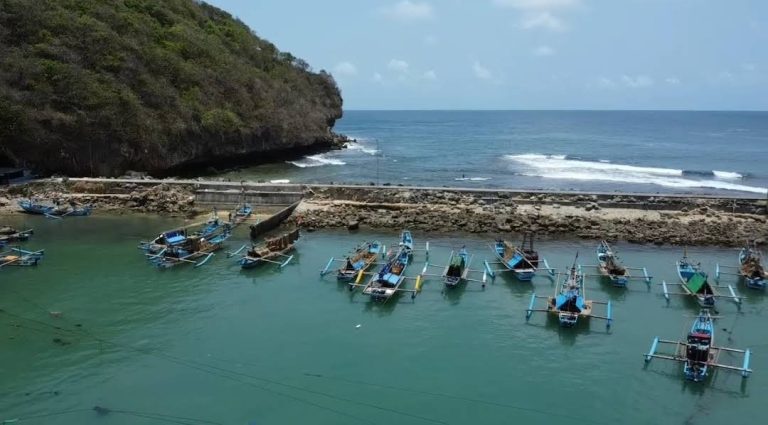 wisata pantai sadeng gunungkidul