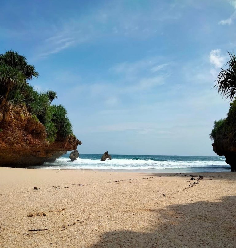 wisata pantai sakrung gunungkidul