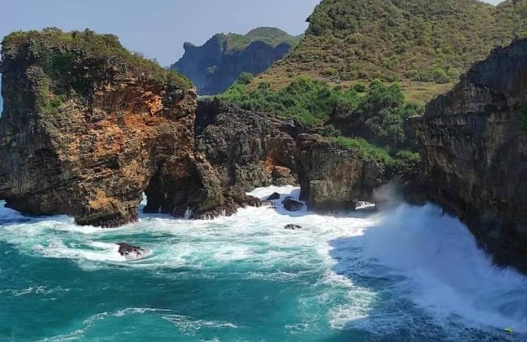 wisata pantai sakrung gunungkidul