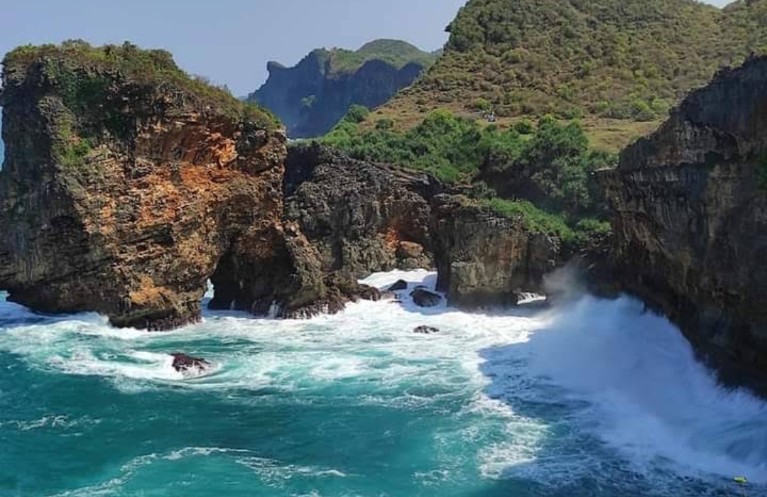 wisata pantai sakrung gunungkidul