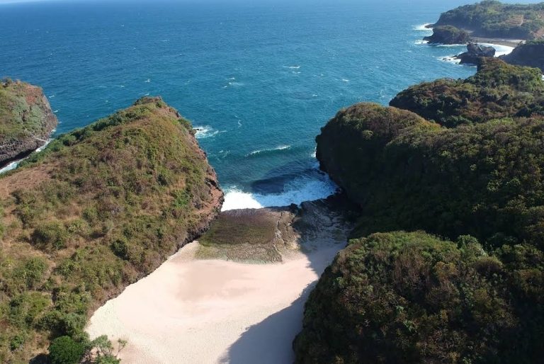 wisata pantai sedahan gunungkidul
