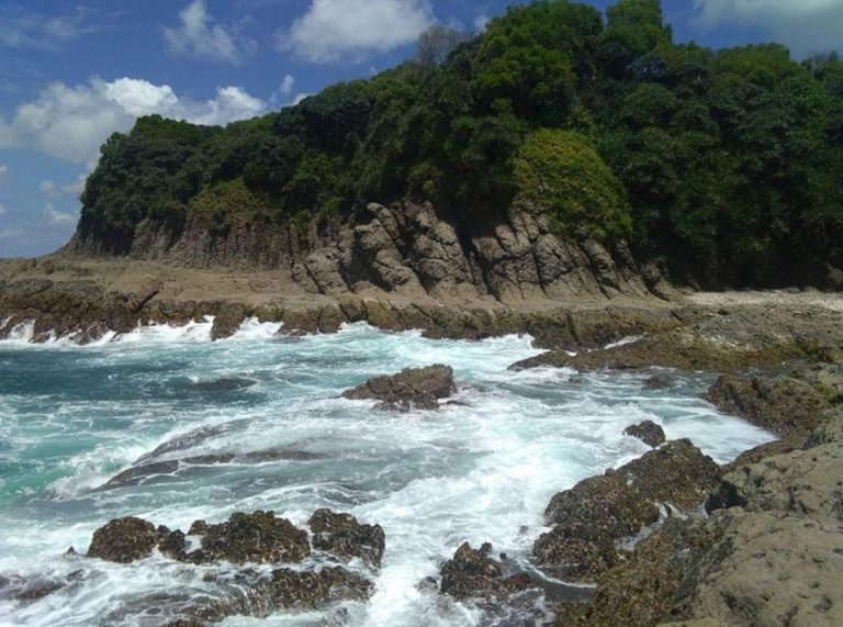wisata pantai botorubuh gunungkidul