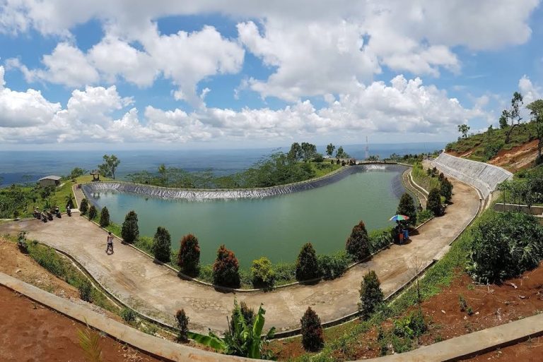 wisata embung batara sriten gunungkidul