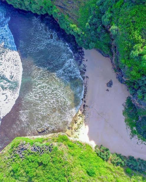 wisata pantai ngrawah gunungkidul